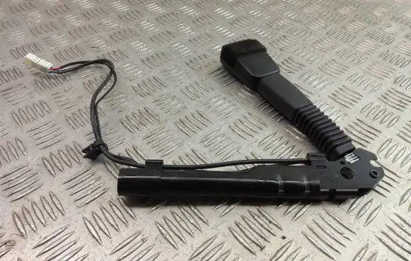 BMW 4 F32 F33 Front seatbelt buckle 7259388
