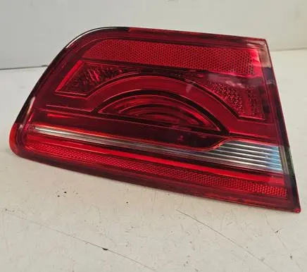 Jaguar XE Tailgate rear/tail lights