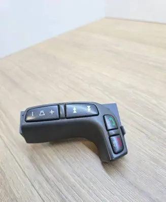 Volvo V70 Steering wheel buttons/switches 9141894