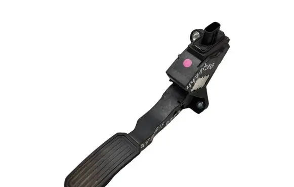 Toyota Avensis T270 Accelerator throttle pedal 7811002022 06725290781 13114B