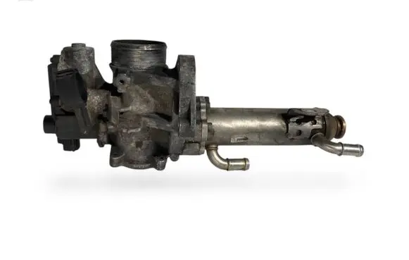 Volvo XC70 EGR valve cooler 30774812