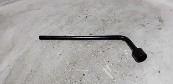 Lexus CT 200H Wheel nut wrench 