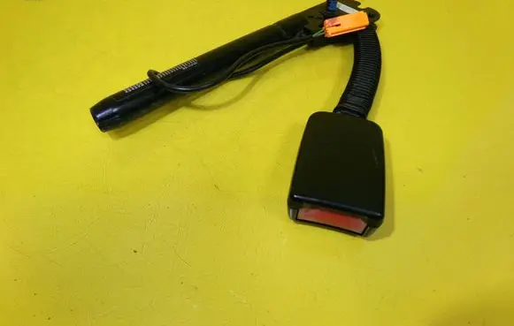 Ford Fiesta Front seatbelt buckle R2071630786 19063