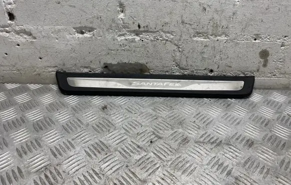 Front sill trim cover