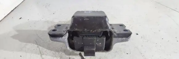 Volkswagen PASSAT CC Engine mount bracket