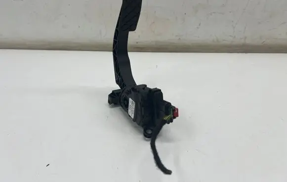 Porsche Macan (95B) Accelerator throttle pedal 8K1723523A