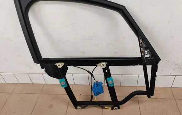 Front window lifting mechanism without motor