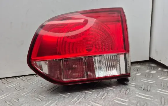 Tailgate rear/tail lights