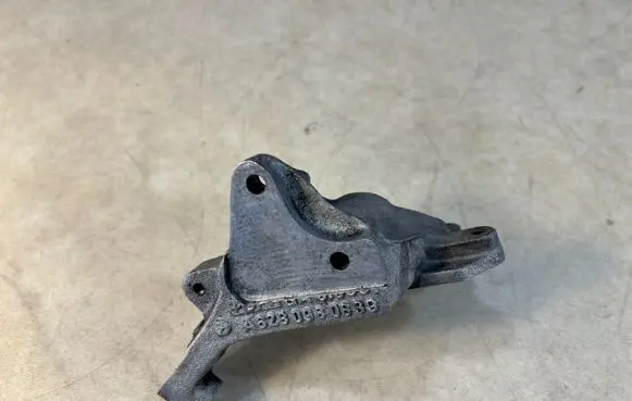 Mercedes-Benz G W461 W463 1st Gen Intercooler pipe mounting bracket A6280980839