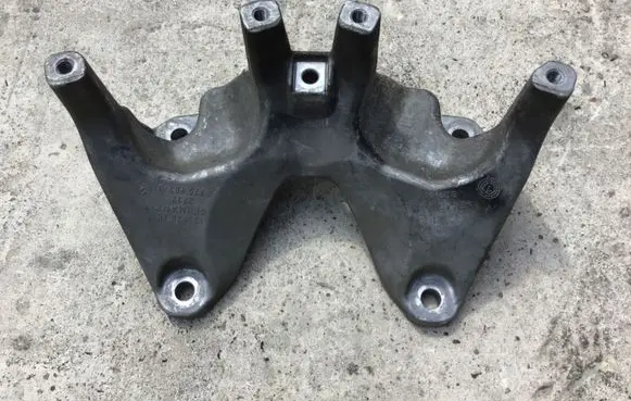 BMW 7 F01 F02 F03 F04 Gearbox mounting bracket 6775909