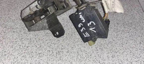 Loading door lock