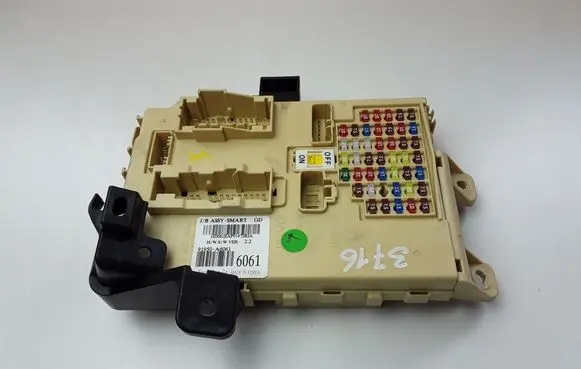 Hyundai i30 Fuse module 91950A6061