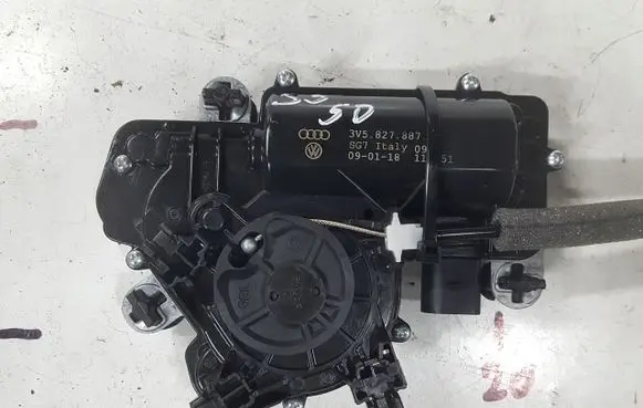 Audi A5 AdBlue liquid reservoir 3V5827887