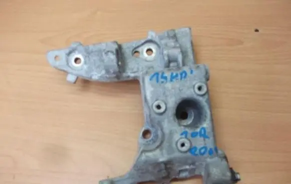 Peugeot 206 Engine mounting bracket