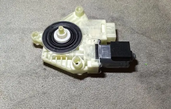 Audi Q3 8U Front door window regulator motor 5Q4959812E A75516110 SVM40312