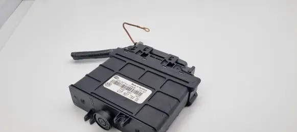 Volkswagen Golf III Gearbox control unit/module 01M927733DE 1H1927739DJ