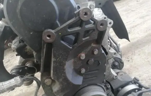 Seat Alhambra (Mk1) Engine mounting bracket