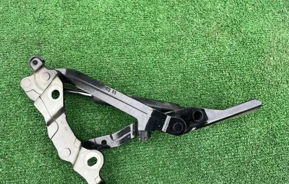 Audi A3 S3 8V Tailgate/trunk/boot hinge 8V7827300B