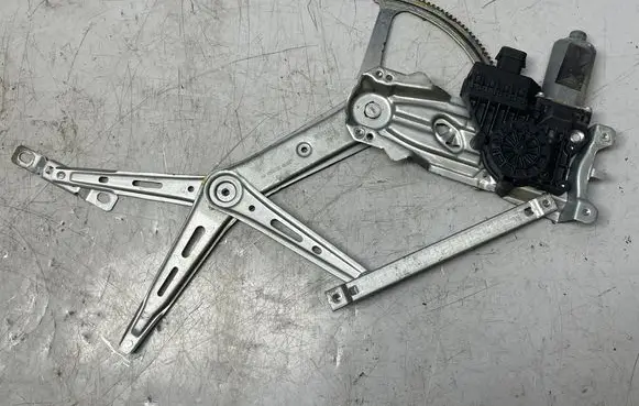 Front door manual window regulator