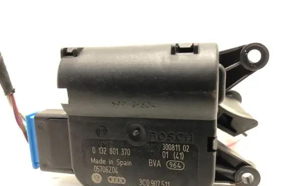 Volkswagen PASSAT CC Air flap motor/actuator 3C0907511