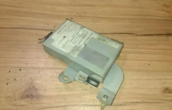 Mazda Xedos 6 Antenna control unit H11210279 CA06-675D2B
