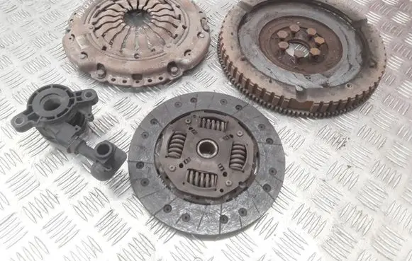 Dacia Sandero Clutch set kit 8200335084