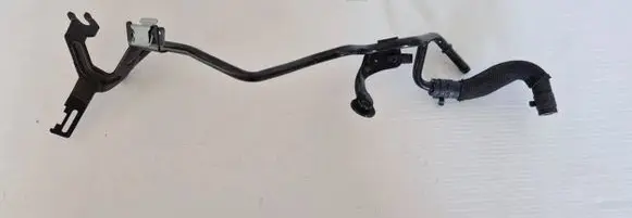 Volkswagen PASSAT B8 Engine coolant pipe/hose 04L121030
