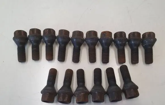 BMW 1 E82 E88 Nuts/bolts 6781150