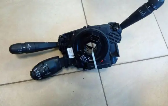 Wiper turn signal indicator stalk/switch