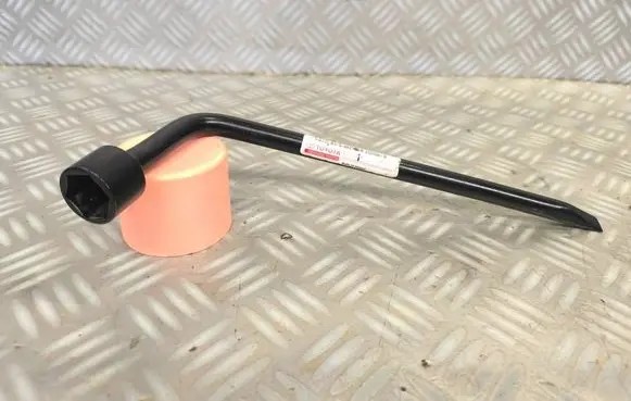 Toyota Yaris Wheel nut wrench 0915005011