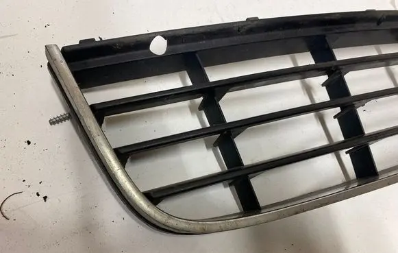 Volkswagen Jetta V Front bumper lower grill