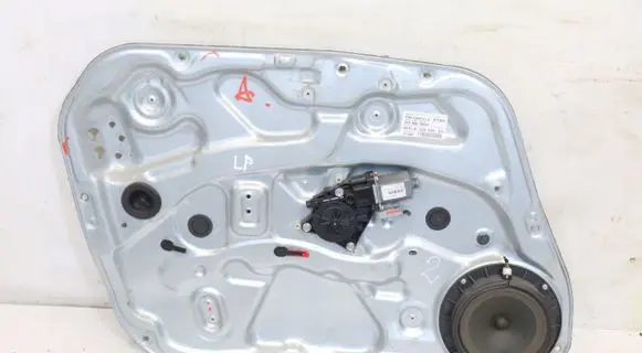 Hyundai i30 Front window lifting mechanism without motor 824502R000