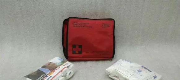 Audi A4 S4 B8 8K First aid kit 8P0860282G