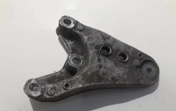 Skoda Fabia Mk1 (6Y) Engine mounting bracket 6Q0199185D