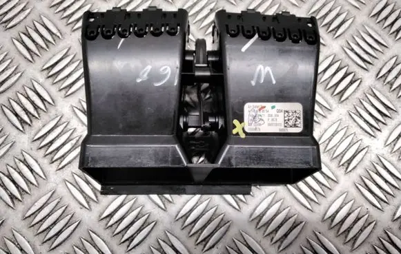 Mercedes-Benz ML W166 Rear air vent grill A1668300554