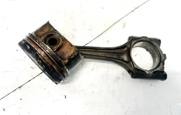 Volkswagen PASSAT B5 Piston with connecting rod