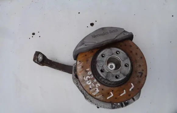 Mercedes-Benz C W205 Front wheel hub spindle knuckle