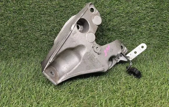 BMW 3 GT F34 Engine mounting bracket 6789093 2211678909302 13807410