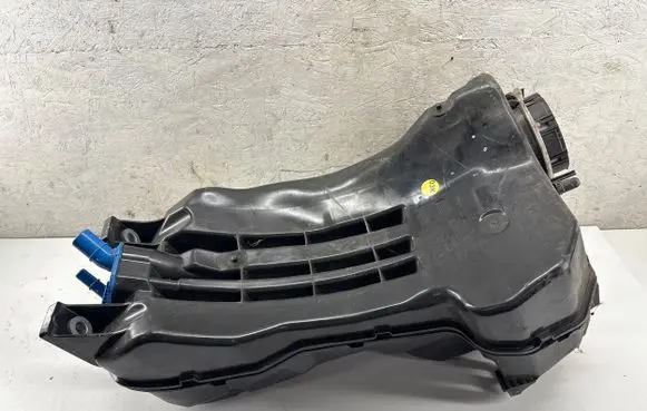 Audi Q7 4M AdBlue liquid reservoir 4M0131878CE 4077002