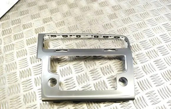 Radio/GPS head unit trim