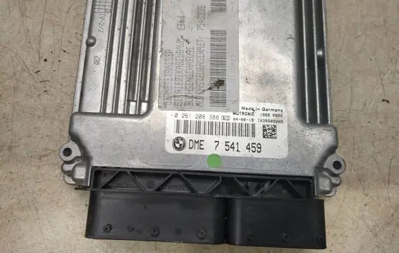 BMW 3 E46 Engine control unit/module 0261208388 1039S05008 7541459