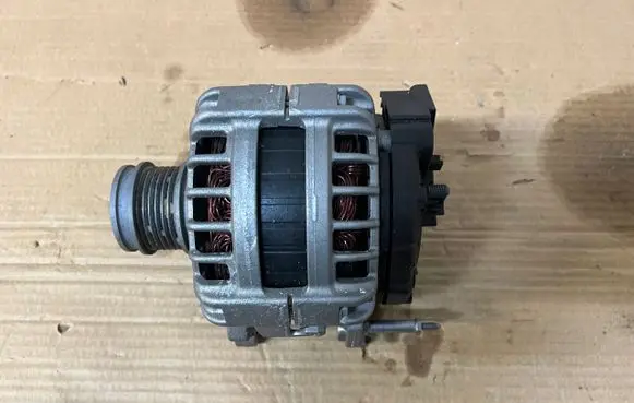 Volkswagen Golf VIII Generator/alternator 