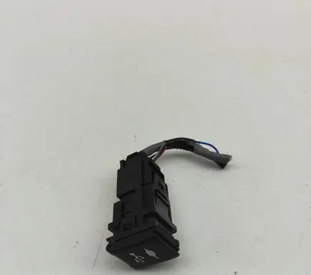 Toyota RAV 4 (XA50) AUX in-socket connector 8619012040