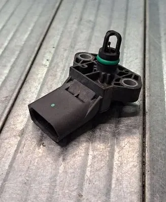 Audi A3 S3 8V Air pressure sensor 04C906051