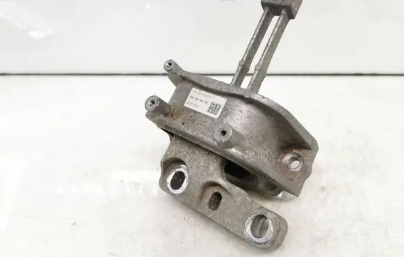 Volkswagen Golf VII Engine mount bracket 5Q0199262CR 25072013
