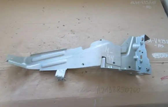 Volvo XC40 Headlight/headlamp mounting bracket 31457752