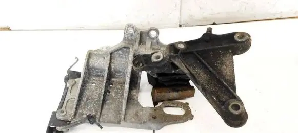 Nissan Qashqai Engine mount bracket