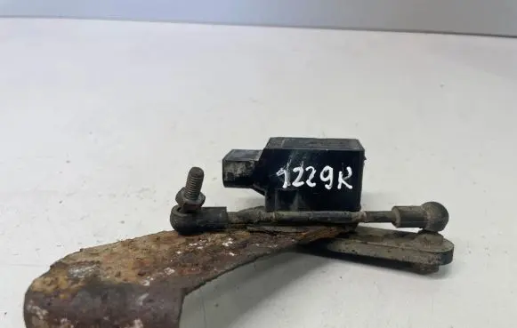 Headlight/headlamp level sensor