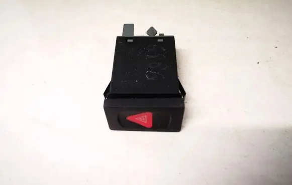 Volkswagen PASSAT B5 Hazard light switch