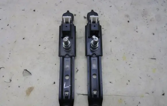 Toyota Prius (XW30) Seat belt adjustment rail KRIS235789